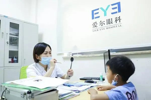 眼镜用多久需要换？各个年龄段有讲究！