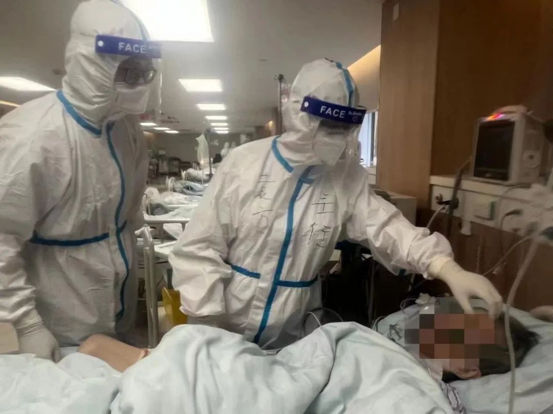 在 ICU 与死神较量的同仁重症人