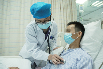 34 岁男子急性心梗合并心衰，武汉亚心医院 9 分钟极速准备手术