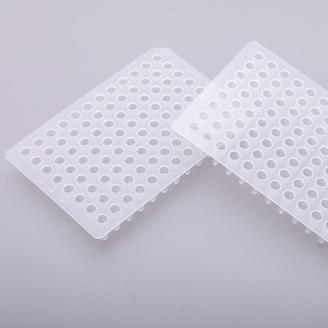 0.2ml 96孔PCR板-无裙边，透明