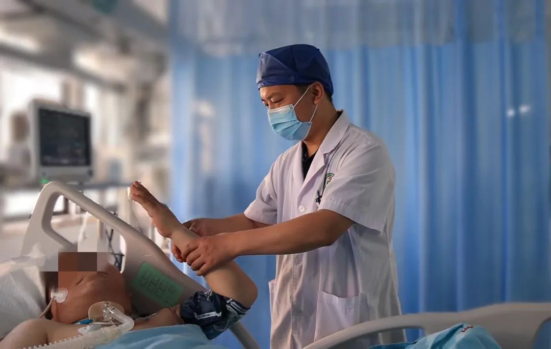 少见！急性心梗合并脑梗，3 小时 2 场手术接力「挽狂澜」