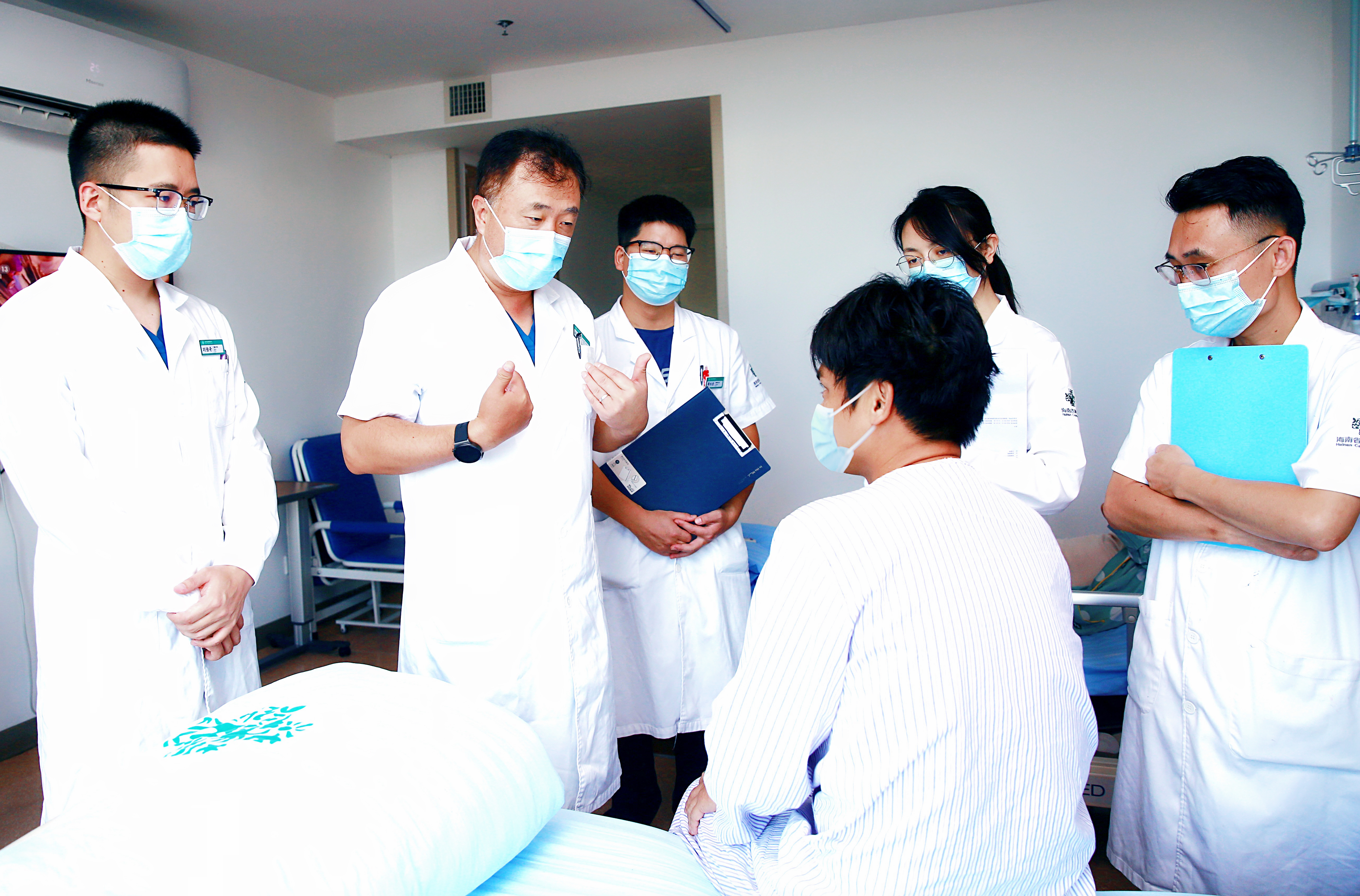 海南省肿瘤医院成功实施食管巨大肿瘤微创手术