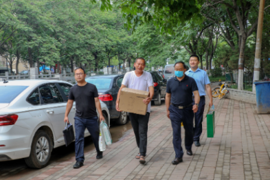 郑州仁济医院参加走访慰问见义勇为先进个人活动