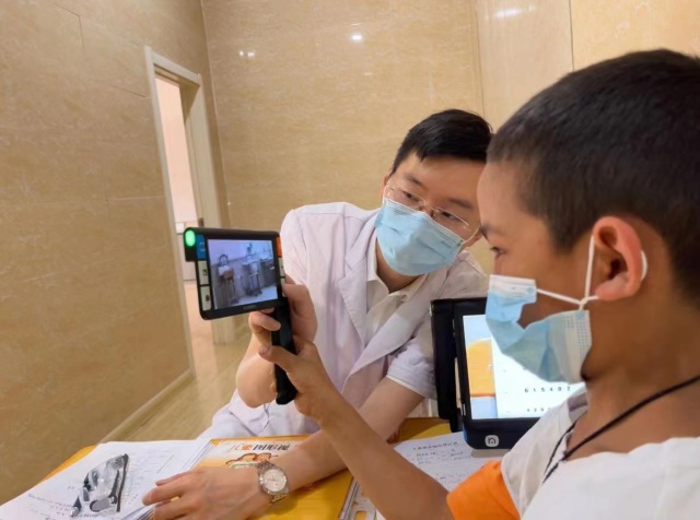 阿克苏有了眼健康科普馆，和杭州的一模一样，「追求眼健康的心，越来越近了」