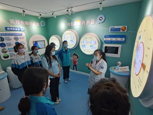 阿克苏有了眼健康科普馆，和杭州的一模一样，「追求眼健康的心，越来越近了」