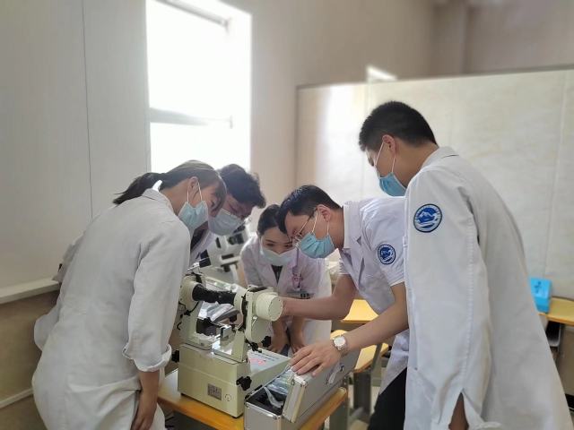 阿克苏有了眼健康科普馆，和杭州的一模一样，「追求眼健康的心，越来越近了」