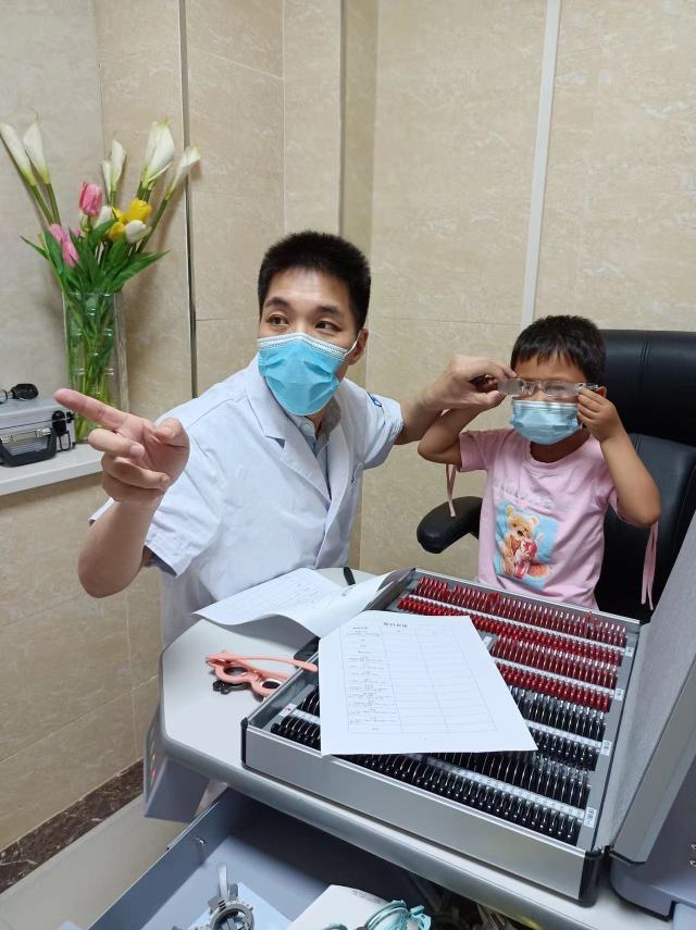 阿克苏有了眼健康科普馆，和杭州的一模一样，「追求眼健康的心，越来越近了」