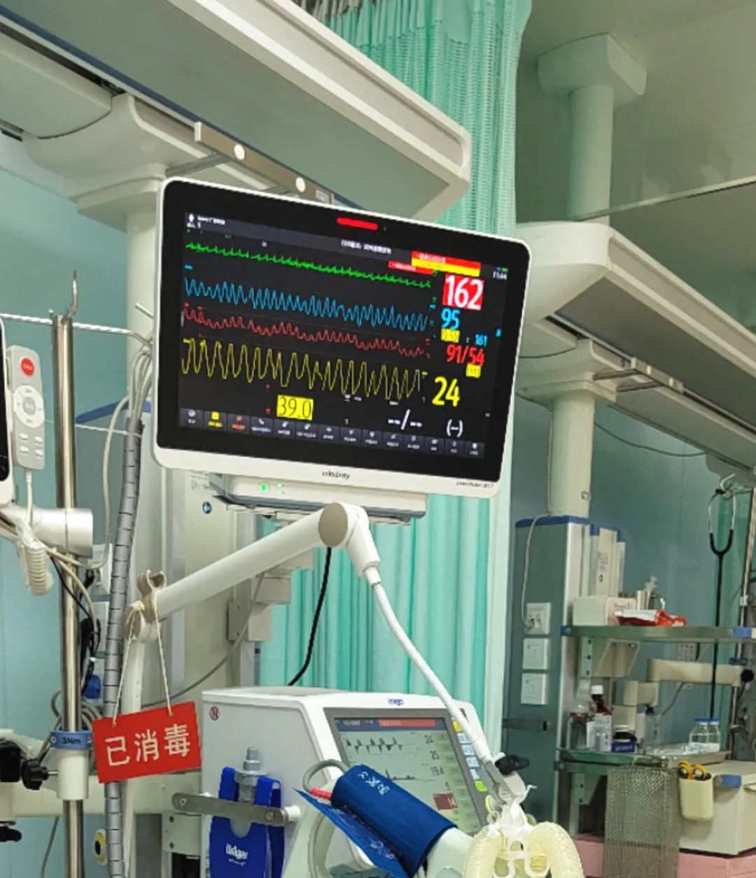 男子恶心呕吐一周，昏迷后住进了 ICU……