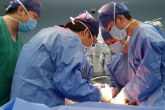 胆囊癌究竟有多恶？历时 8 小时，广西医科大学第一附属医院完成高难度复杂胆囊癌手术