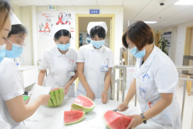 成都誉美医院：炎炎夏日送福利，「凉」了身子「暖」了心
