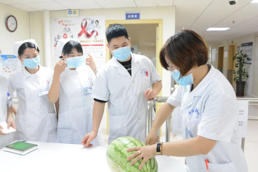 成都誉美医院：炎炎夏日送福利，「凉」了身子「暖」了心