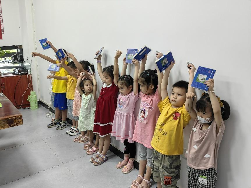 广西壮族自治区南溪山医院党支部走进桂林甑皮岩遗址博物馆 开展读书分享党建活动