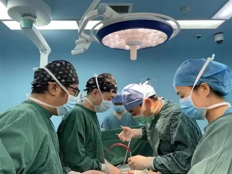 手麻竟是颈椎惹的祸，西安市中医医院脊柱外科团队精准施术解病痛