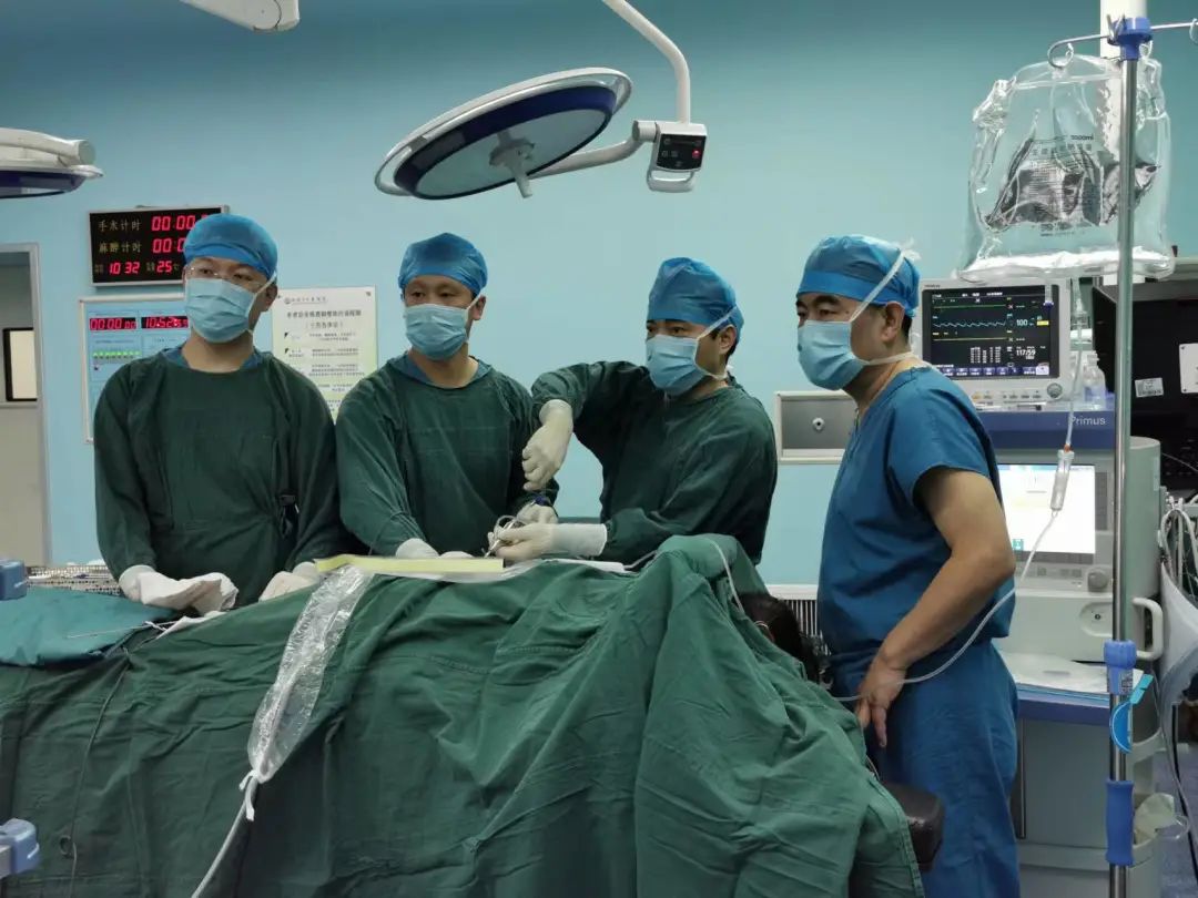 手麻竟是颈椎惹的祸，西安市中医医院脊柱外科团队精准施术解病痛