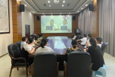 【警示】医院组织职工集中收看泸州《阳光问廉》直播节目