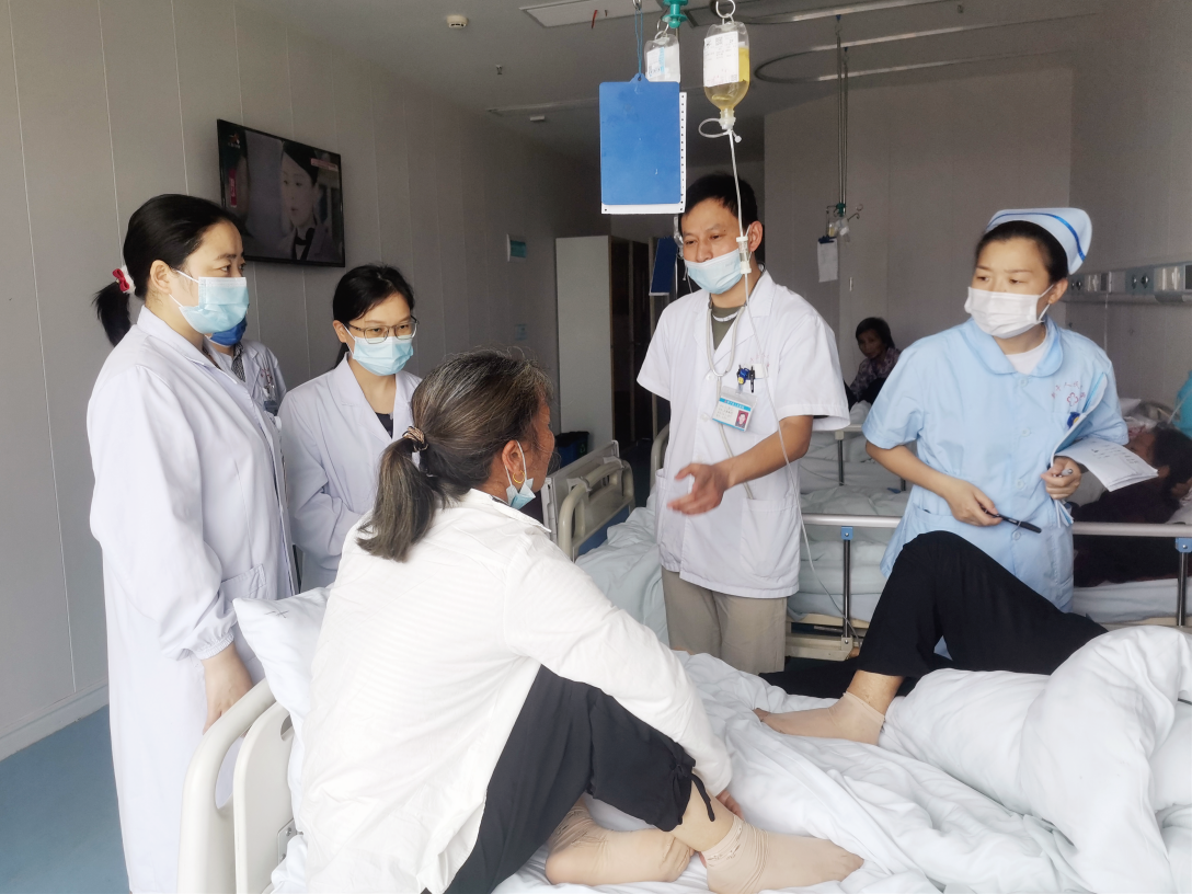 治病更治心！南昌大学第二附属医院对口支援专家开启省内「双心」诊疗新模式