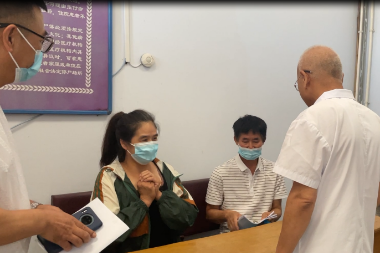 患者丢失治病钱浑然不知 医院职工捡拾及时归还