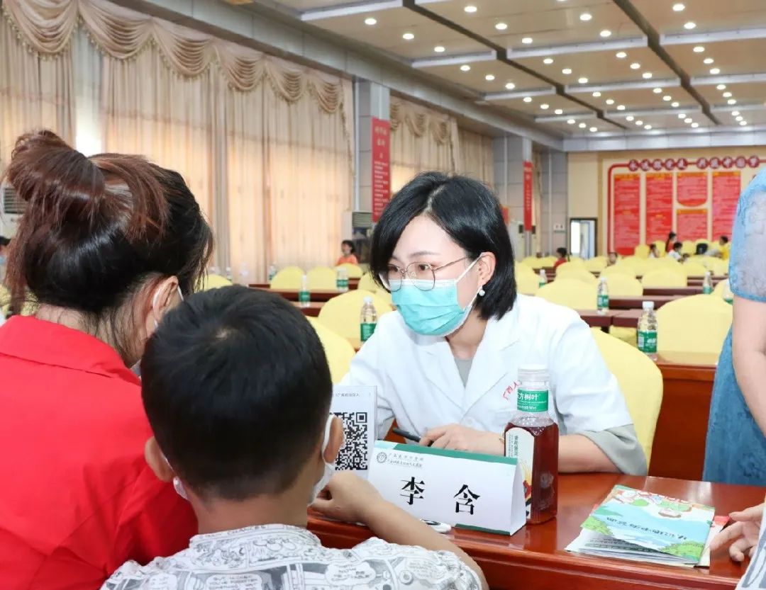 广西壮族自治区人民医院赴灵山开展地贫防控公益活动