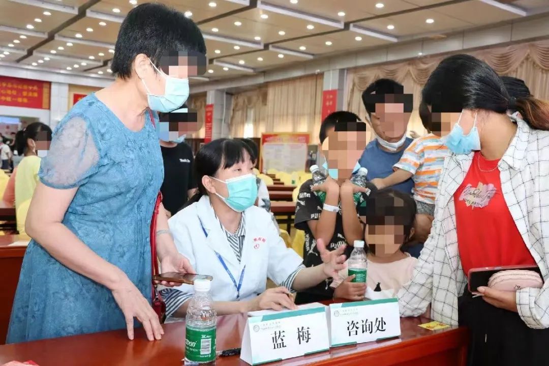 广西壮族自治区人民医院赴灵山开展地贫防控公益活动