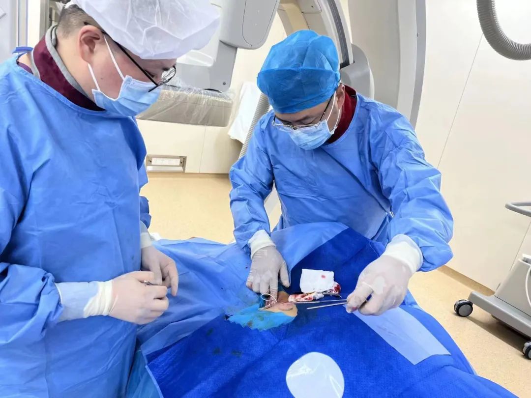 句容市人民医院血管外科自主成功实施首例静脉输液港植入术