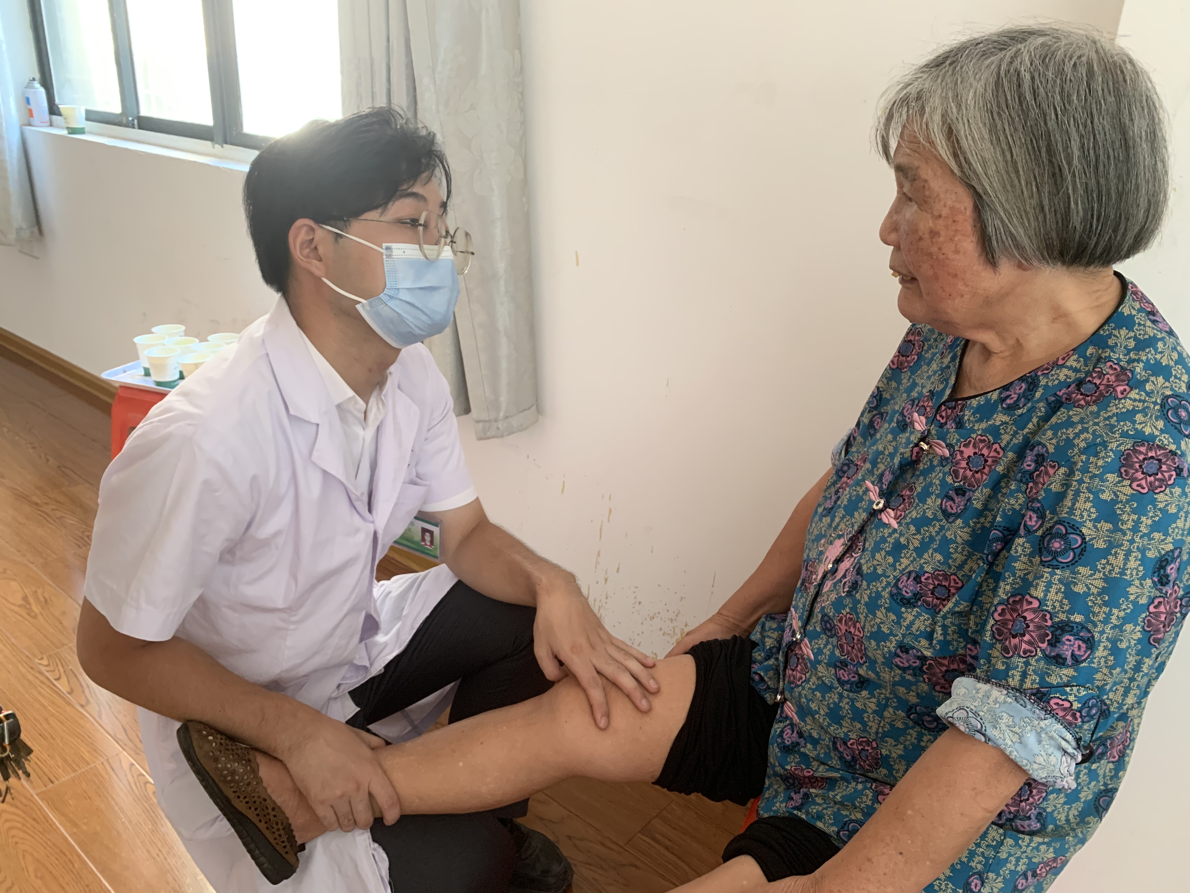 湘潭市中心医院：科普义诊进社区  传递健康送温暖