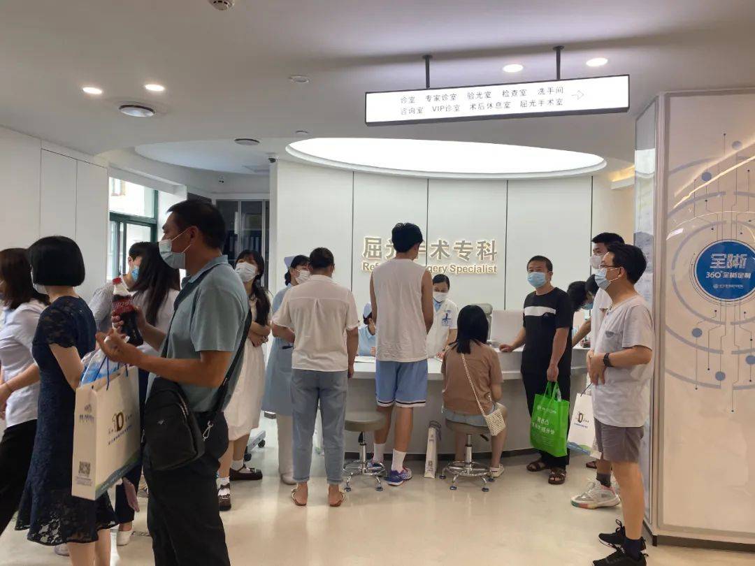 武汉普瑞眼科医院暑期摘镜热，专家提醒：需要注意这几点