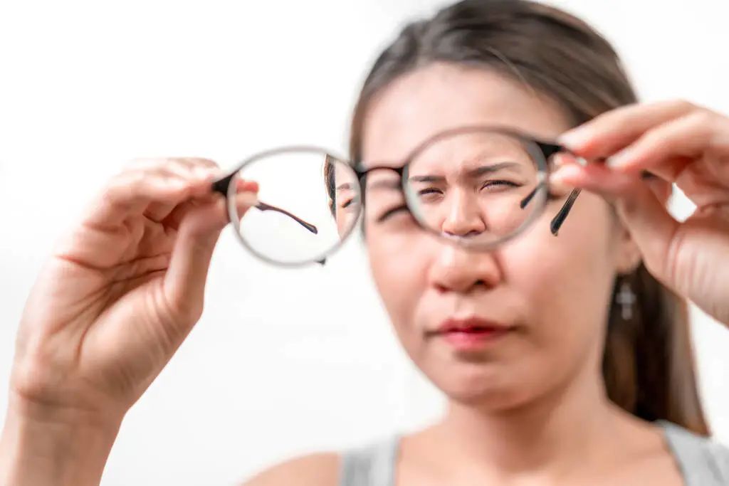 听说做完近视手术后，眼睛会变大！真的假的？