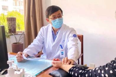 承先启后中医人——梁学书