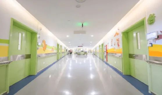 从泥巴地到「中国最美」，这家医院是怎么做到的？