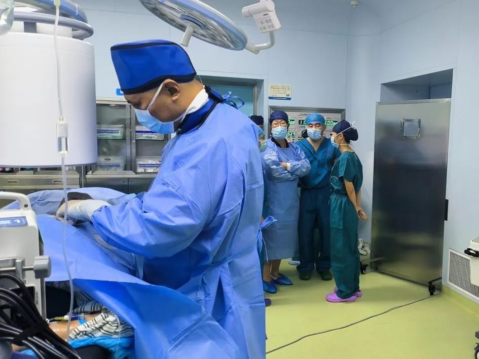 西安市中医医院曲江院区脊柱科顺利完成首台手术