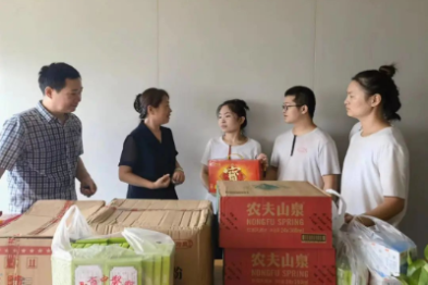 雷瑗琳副院长慰问煎药中心一线工作者