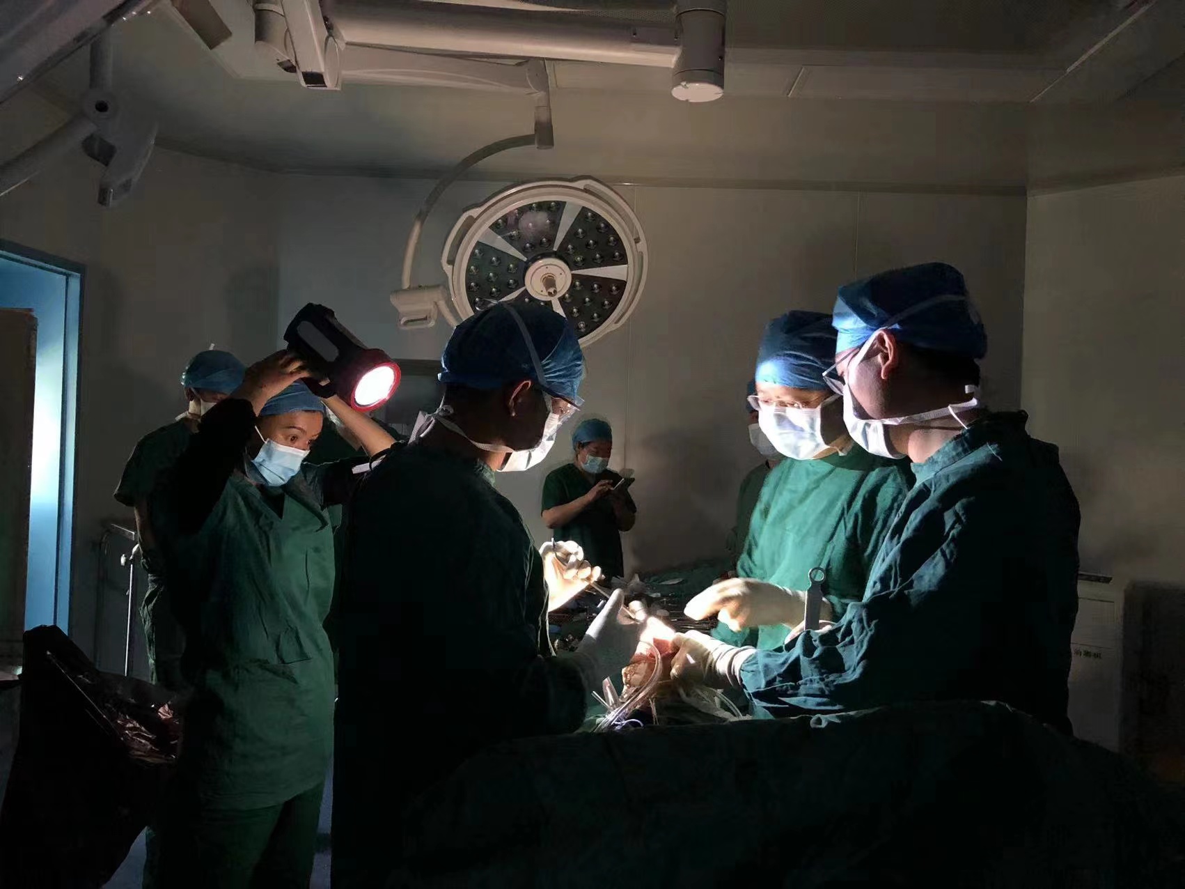 再上高原「降服」大骨节病，武汉大学人民医院骨科麻醉科专家接力援藏显成效