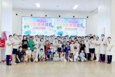 医师节活动第一弹——医二代组团来「探班」，还没长大就想成为你