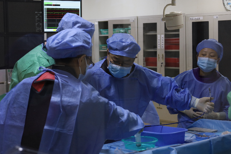 燕达医院完成首例无导线双腔起搏器植入术