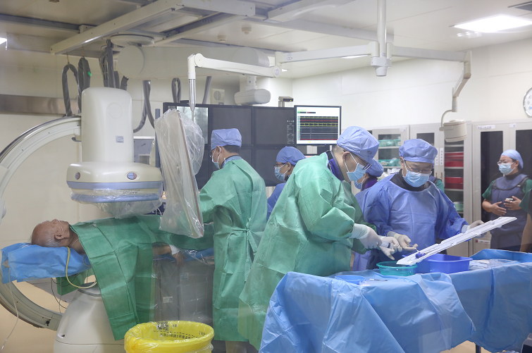 燕达医院完成首例无导线双腔起搏器植入术