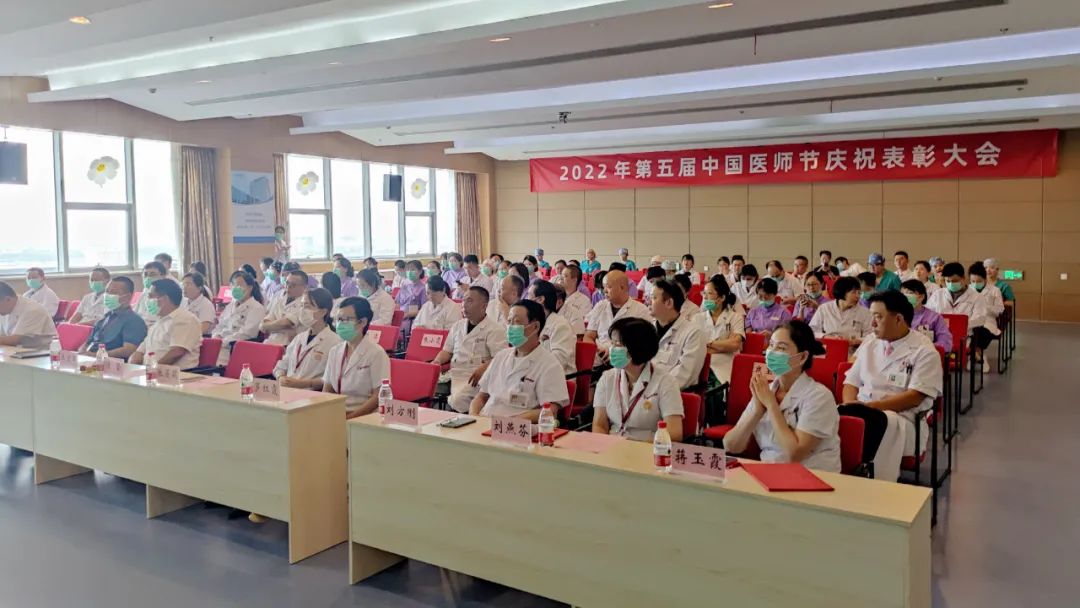 致敬 8•19 中国医师节：今天这个日子，谁不为你竖起大拇指？