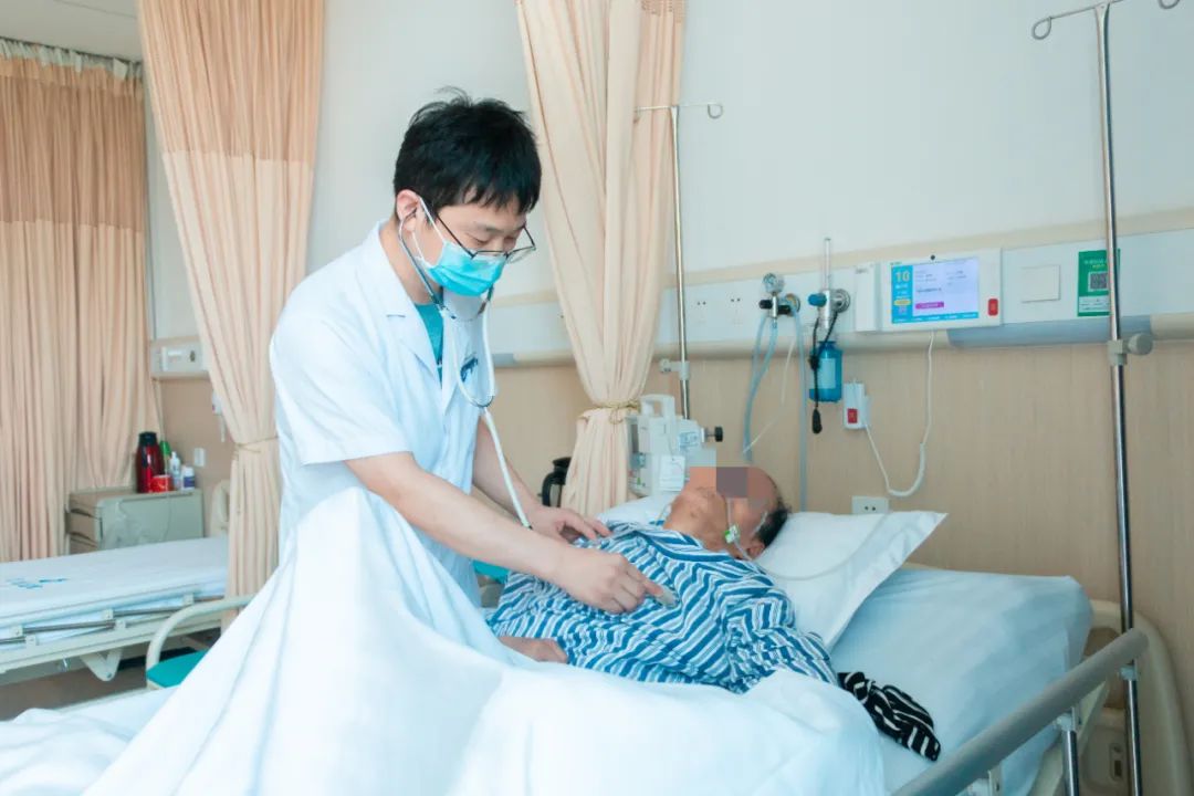 家有医生 | 费文明：医护「夫妻档」的小家大爱