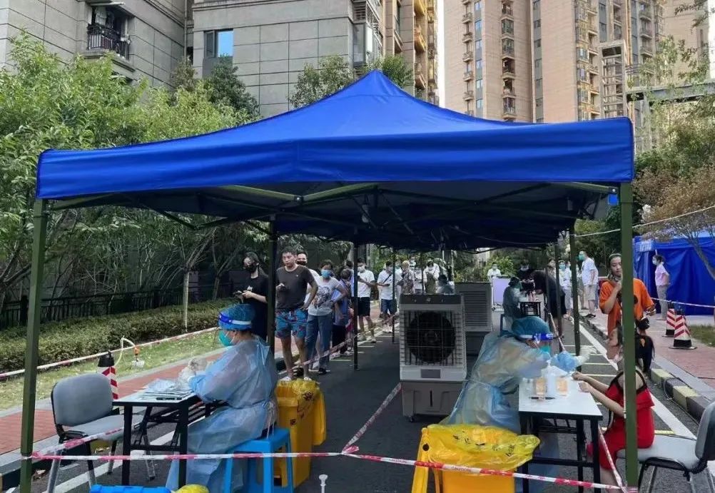 重庆海扶医院 40 名医护人员驰援抗疫
