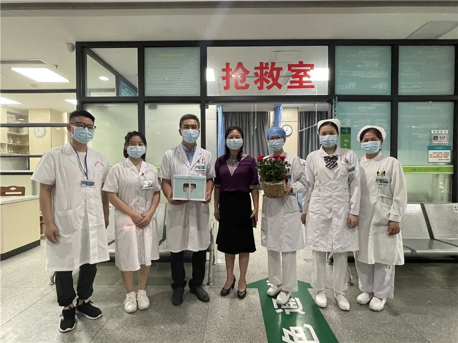 「医」心向党 踔厉奋进——柳州市红十字会医院开展庆祝第五个中国医师节系列活动