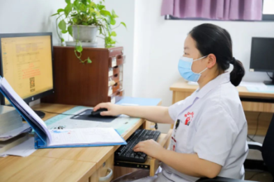 待患者如亲人 视事业如生命 ——记合江县中医医院妇产科医生曾娜