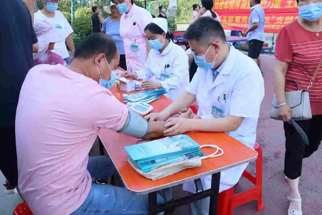 喜报！河南信合医院荣获信阳市 2022 年度医疗卫生工作「先进集体」和「先进个人」称号