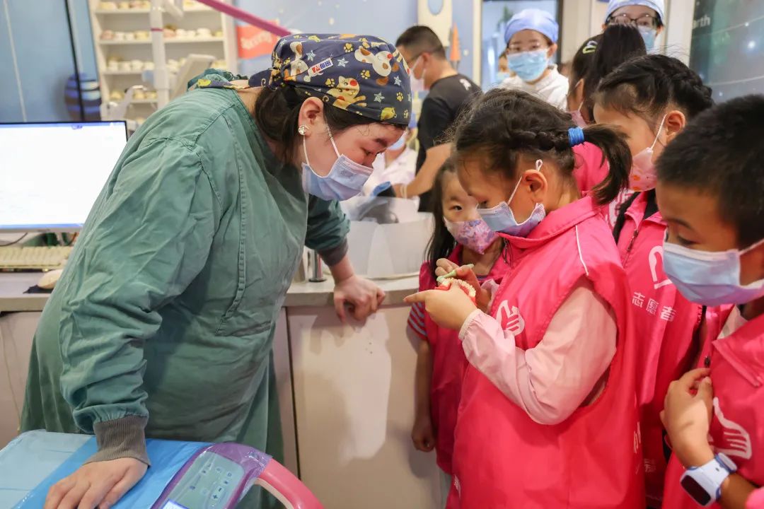 南京江北医院「医二代」当起了小小志愿者