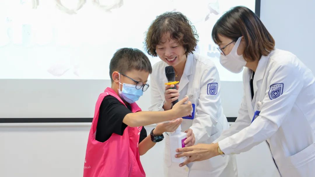 南京江北医院「医二代」当起了小小志愿者