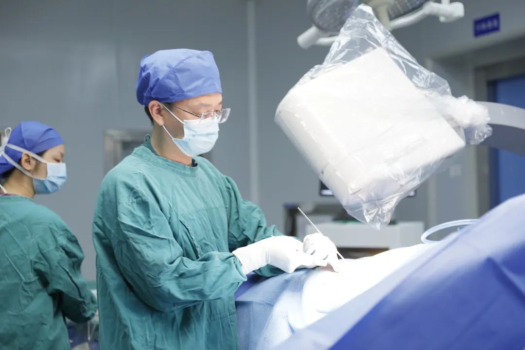 高龄挑战！深圳华侨医院微创治疗 80 岁阿婆粉碎性骨折