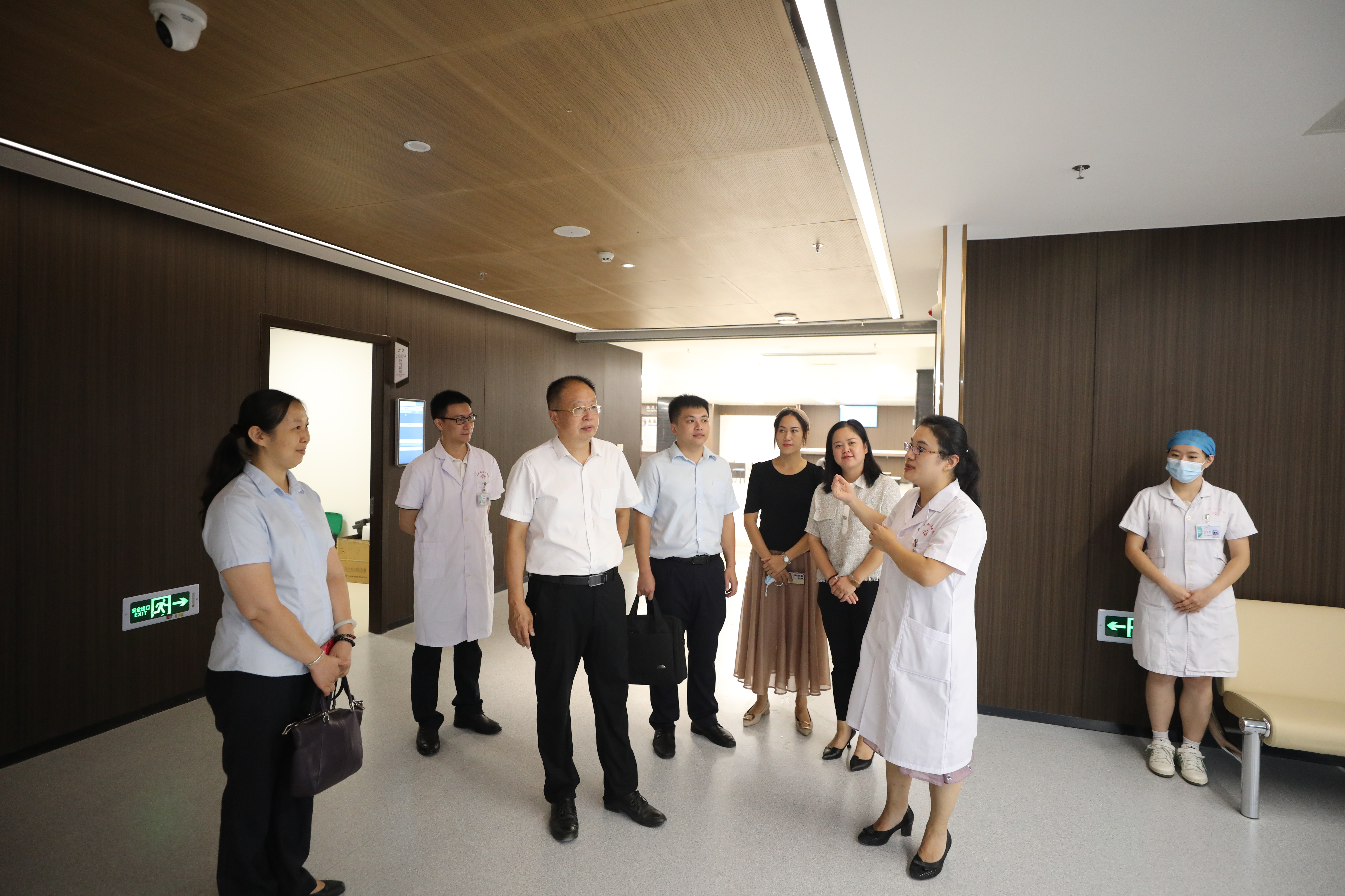 中国建设银行到南溪山医院开展交流活动