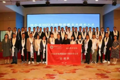 千里援藏铸大爱 格桑花开展柔情——李彦荣：做孕产妇放心的好「门巴」