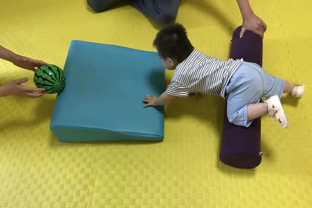 孩子发育慢了吗？家长要了解的 0-12 个月宝宝发展里程碑及训练清单快收藏！