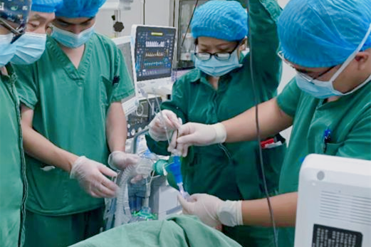重庆市黔江中心医院麻醉手术科成功开展渝东南片区首例支气管封堵器支气管内麻醉技术