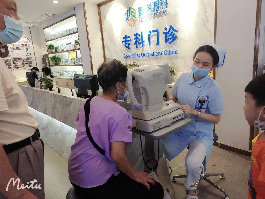 晶体之间有什么区别？植入后会移位吗？武汉普瑞眼科医院张晓农院长在线解答