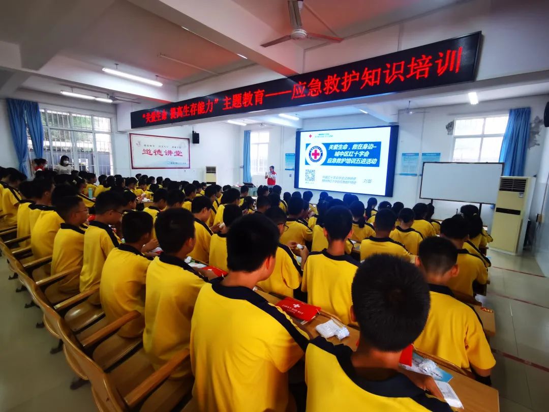 【应急救护进校园】柳州市红十字会医院应邀到柳州市第二十二中开展应急救护培训讲座
